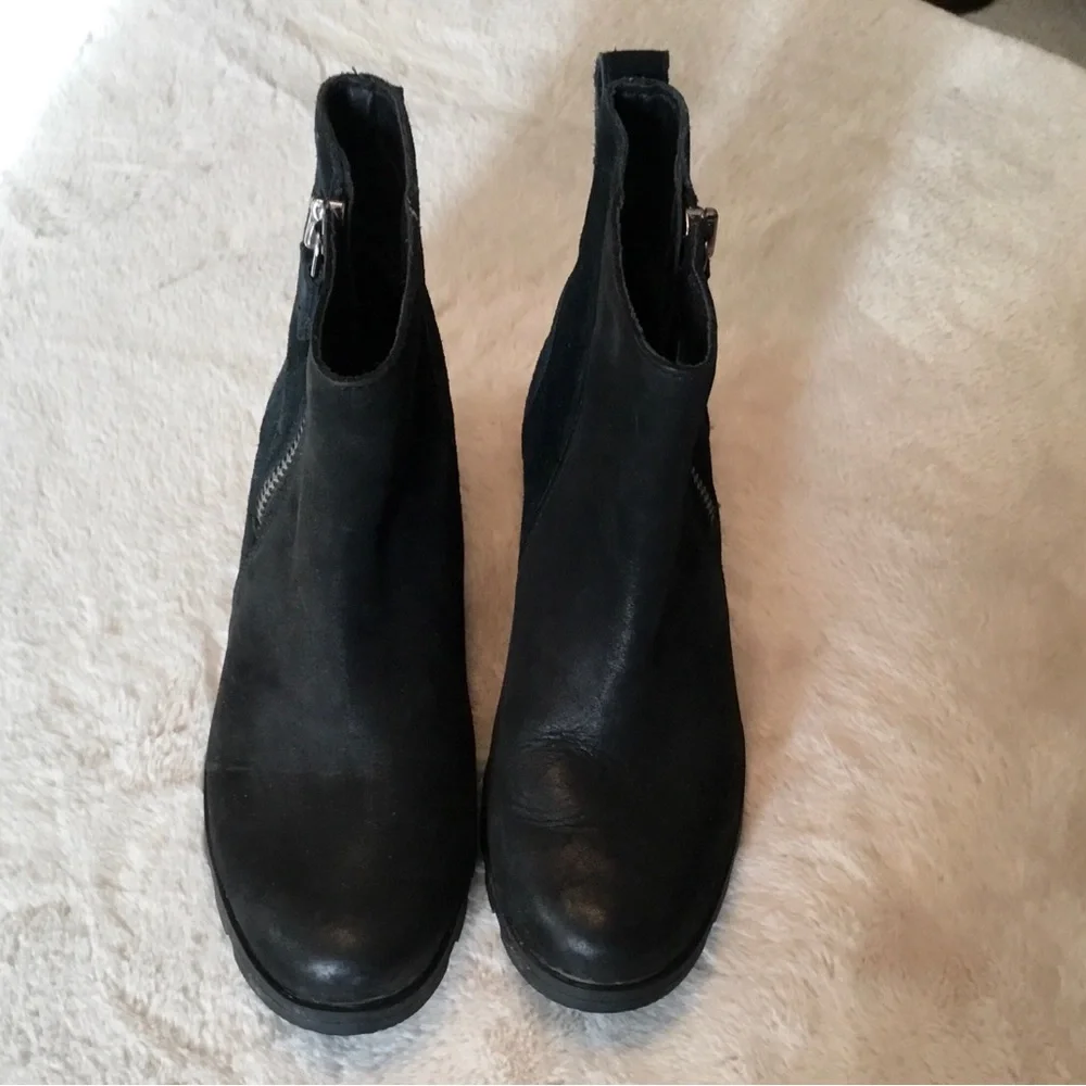 Sorel Emelie Black Suede Waterproof Zip Booties - Size 5